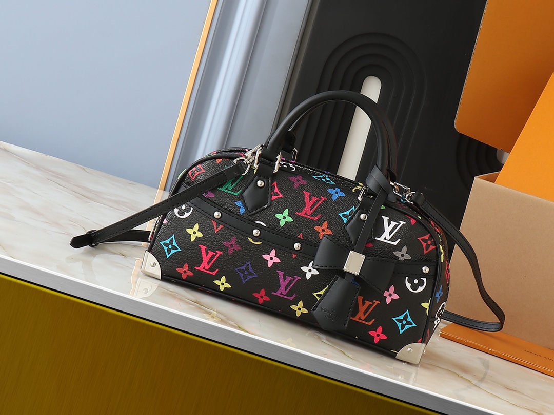 LV Classic Handbag Monogram Canvas Model M23943 Monogram Pattern Luxury